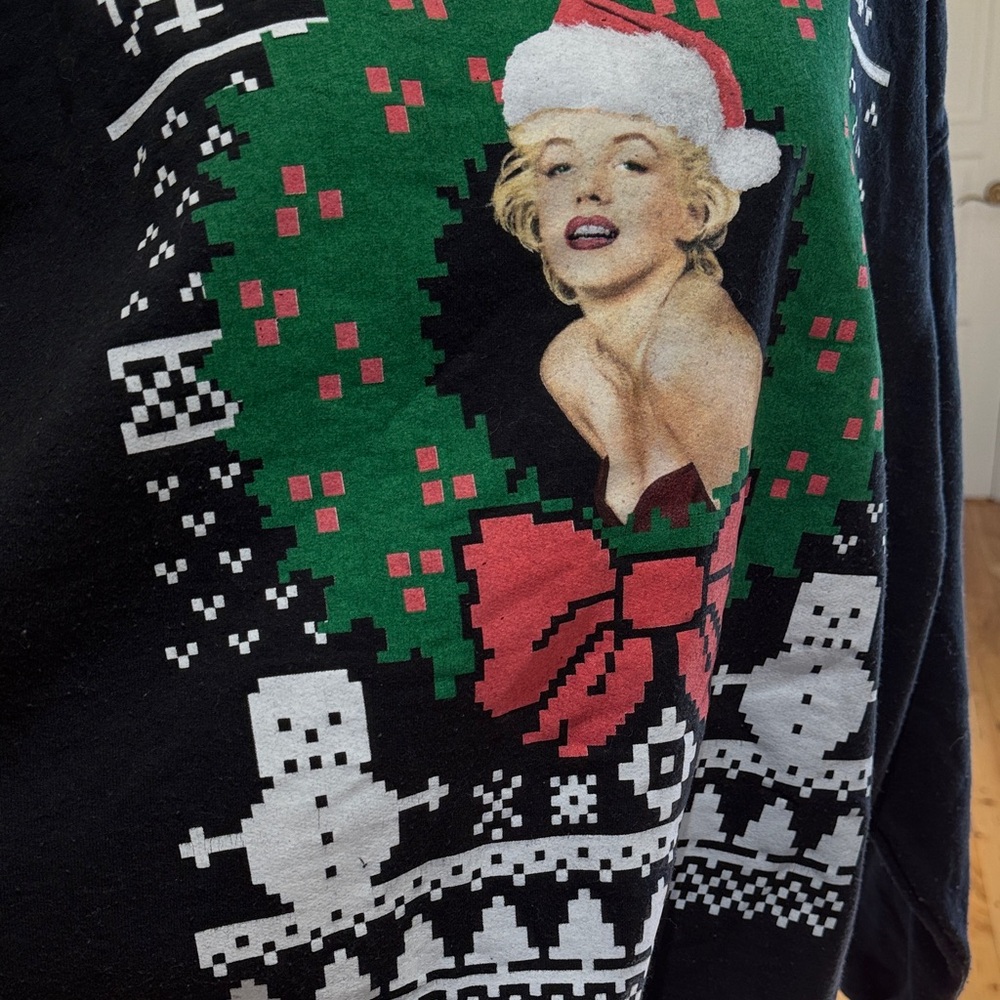 Marilyn Monroe Holiday Black Sweatshirt - Picture 5 of 10
